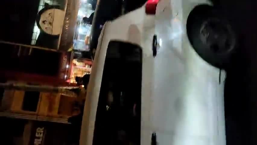 झांसी: कल रात 10:30 पर #BKD पर #niranjan'S #shop के सामने #accident #airbags ने बचाई #driver और #passenger की जान ! #drivesafe