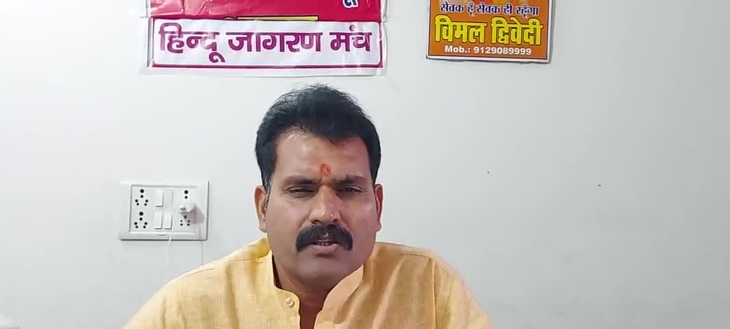 #माँ_को_शत_शत_नमन
आज पूज्य माता जी की पुण्यतिथि पर विमल द्विवेदी जी द्वारा मंच के साथियों के जरूरतमन्दो में कम्बल बांटे ।।
#नर_सेवा_नारायण_सेवा 
#सेवक_हूँ_सेवक_ही_रहूँगा