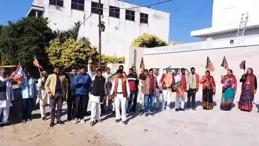 मथुरा: माननीय मुख्यमंत्री जी के आगमन पर उनके स्वागत के लिए अजय सिंह राजावत जी के नेतृत्व में निकलते हुई सभा #yogiraj