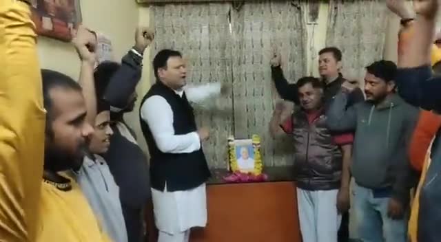आज स्वतन्त्र भारत के प्रथम गृह मंत्री एवं उप-प्रधानमंत्री भारत रत्न "लौह पुरुष" सरदार वल्लभ भाई पटेल जी की पुण्यतिथि के अवसर पर लूनिया पूरा महू में  'लौह पुरुष' के चित्र पर माल्यार्पण कर,दो मिनट का मोन रख श्रद्धांजलि अर्पित की।
#SardarPatel
