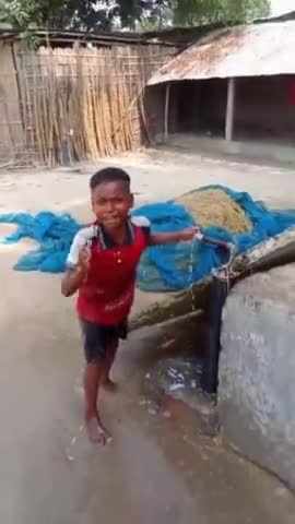 गलती से #नल_जल योजना वाला नल टूट गया इस बच्चे से 🤣😛😝🤣 इस घटना के बाद बच्चा नल तो क्या जल से भी दूर रहेगा🤣😂😛😝😁