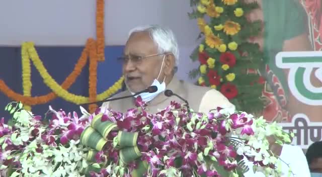 महिलाओं की इस मांग को गंभीरता से लेते हुए नीतीश जी ने पूर्ण शराबबंदी जैसा कठोर व साहसिक कदम उठाने में जरा भी देर नहीं लगायी
#SushasanBabu #Sharabbandi
#Bihar #nitishkumarjdu