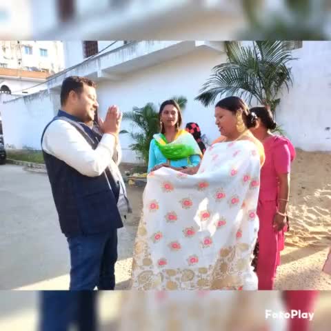 आज जब अपने 212 डेहरी विधानसभा क्षेत्र के भर्मण पर था तो अचानक से #किन्नर समुदाय के लोगो से मुलाकात हुई, सभी किन्नर नगर परिषद डेहरी-डालमियानगर के मुहल्ला:--पानी टंकी के रहने वाले थे और कई सारी समस्याओं से पीड़ित हैं !!