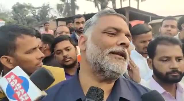 मधेपुरा: सारण के मशरक में आज दूसरे दिन भी जाप #सुप्रीमो माननीय श्री पप्पू यादव जी ने जहरीली शराब पीने से मरे लोगों के परिजनों से