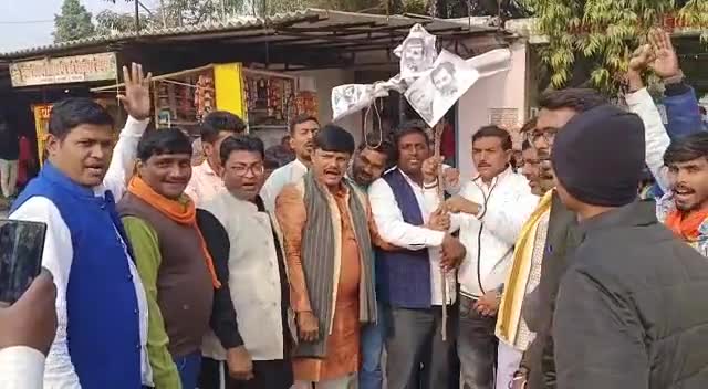 देश के बहादुर #जवानों को अपमानित करने वाला टिप्पणी करने के लिये #राहुल गांधी का #पुतला जलाया।
