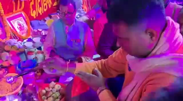 #जनसंपर्क ✌️✌️
 के दौरान पूजा पाठ बबलू शाह के साथ सिवान नगर परिषद क्षेत्र मैं किए
#सभापति_पद_प्रत्याशी_#संगीता_देवी1 
#सिवान #बबलू_साह 
#नगर_परिषद_सिवान