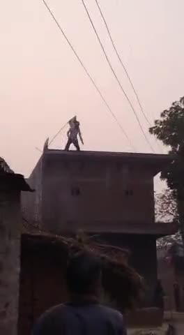 बिल्सी: ग्राम रैपुरा..  दारू के नशे में जोर-जोर से ईंट पत्थर फेंके दीया बीवी बच्चों के साथ

#upnews11 
#abpnews 
#up #बदायूं
