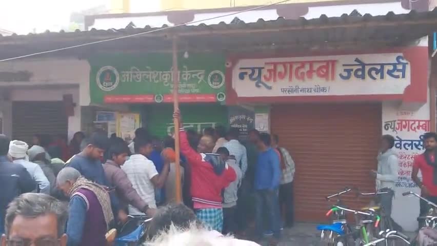 बरूराज मोतीपुर: fulwariya chok par Yudia na milne 
par Kissano ne Kiya road jaam 
 #yudia