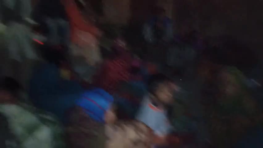 बूंदी: #hmare #mhole me shiv colony me #ak #aurt #ke hrjno ke ldne de li is ly mhila emitting ho rhi h