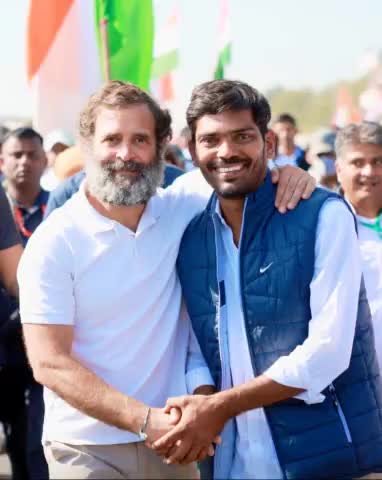 भारत जोड़ो यात्रा के दौसा से गुजरने के दौरान आदरणीय श्री राहुल गांधी से मुलाकात हुई।
#BharatJodoYatra #harimohanazad