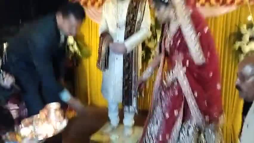 #अजब-गजब #शादी 7 फेरों में से 3 #दुल्हन का #मामा #दूल्हे की #परिक्रमा करके व 4 #फेरे लेता है #दूल्हा