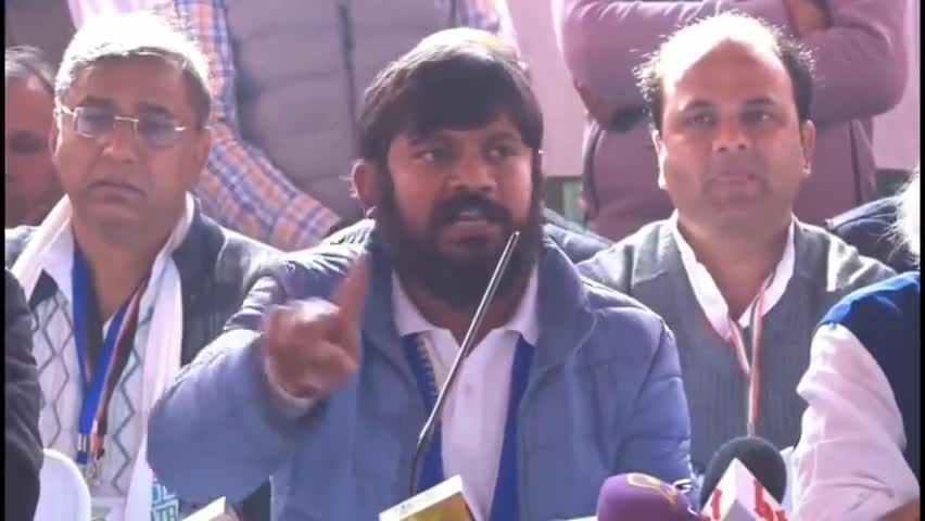 पार्लियामेंट स्ट्रीट: कोरोना का भाजपा से कोई खास रिलेशन है। कोरोना भाजपा की रैली में नहीं जाता है, भारत जोड़ो यात्रा में आ जाता है।#corona_