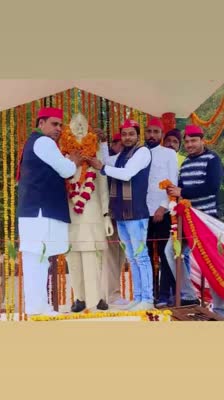 #किसानों के मसीहा #पूर्व_प्रधानमंत्री,
#चौधरी_चरण_सिंह जी की #जयंती पर उनके #जन्म_स्थल_नूरपुर जाकर #माला_अर्पित कर #श्रद्धांजलि दी।

#चौधरी_चरण_सिंह_अमर_रहे!!