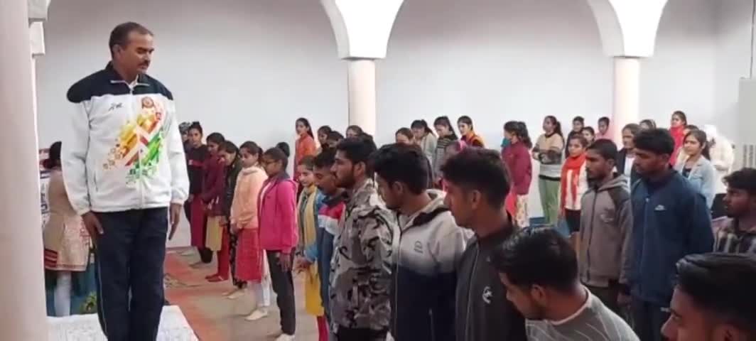 खेतड़ी: विनोदिनी स्नातकोत्तर महाविद्यालय में चल रहे NSS शिविर में दूसरे दिन हुआ योगाभ्यास का कार्यक्रम #jhunjhunu #khetri #news