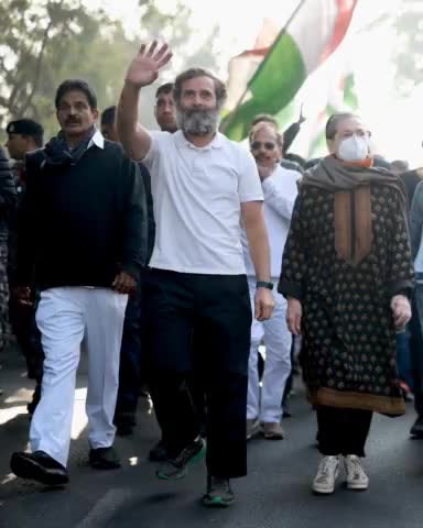 #भारत_जोडो_यात्रा राहुल गांधी जी के नेतृत्व मे चल रही भारत जोड़ो यात्रा दिल्ली मे माननीया श्रीमती सोनिया गांधी जी जय हिंद ।