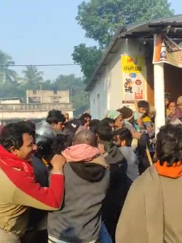 छातापुर: #Urea ka killat Kisan Paresan  Bhawanipur Tharha Ward No 11