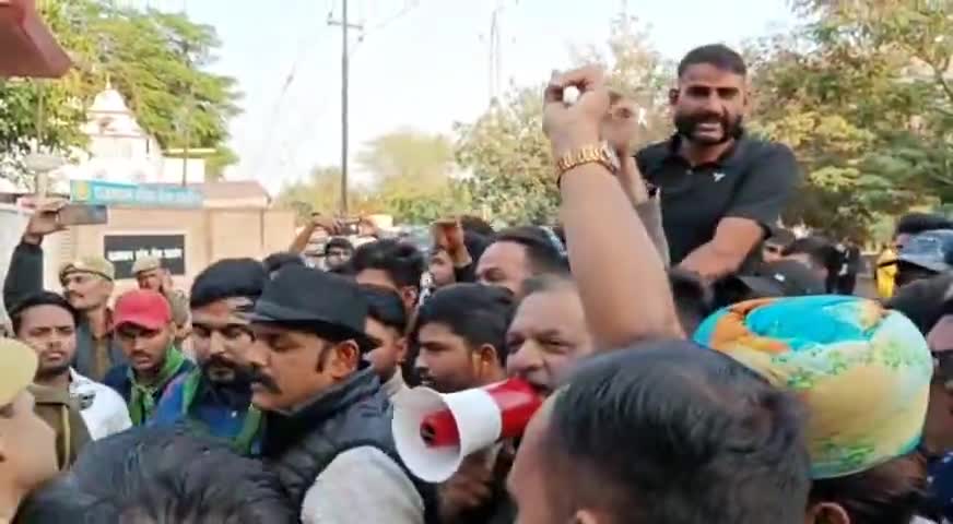 #धको_देर_बारे_काढ़..आज अजमेर में #RLP  पार्टी द्वारा 2nd ग्रेड शिक्षक भर्ती परीक्षा के आउट हुए पेपर सहित रीट व अन्य परीक्षाओं के मामलो की CBI से जांच करवाने,आरपीएससी चेयरमैन को बर्खास्त करने की मांग की. #zeerajasthan #ANI #PMOIndia #news24