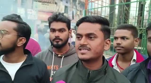 #BSSC प्रश्न पत्र लीक होने के विरोध में अखिल भारतीय विद्यार्थी परिषद, शेखपुरा इकाई के कार्यकर्ताओं के द्वारा मुख्यमंत्री नीतीश कुमार का पुतला दहन कर विरोध प्रदर्शन किया गया। 
#abvpsheikhpura 
#ABVPForEducation