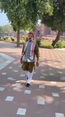 पता नहीं किस रूप में आकर #नारायण मिल.....
