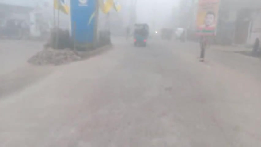 महोबा में सर्दी का मौसम तेज रफ्तार पकड़ता हुआ सर्दी की मार से सैकड़ों चौराहे खाली।
#mahoba #mosam #mansoon #mahobanews