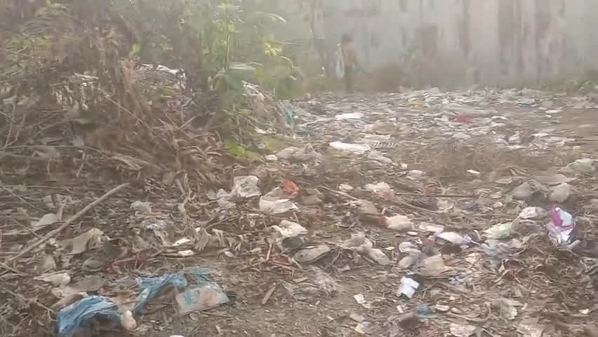##ye gol bazaar haridwar ke pass gandgi ka ambarr laga hua hai daru corex sb mojud  hai lekin safai kabhi nhi hoti hai