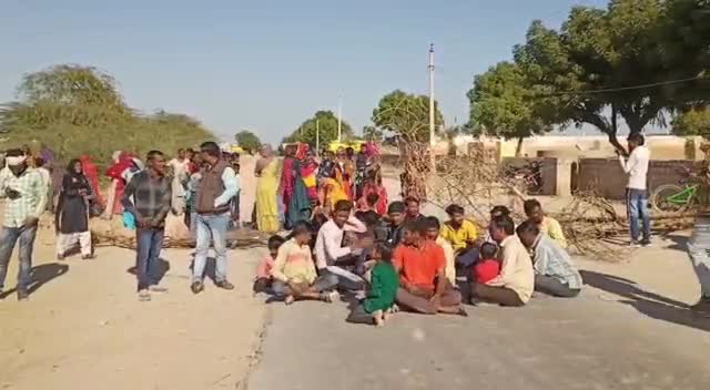 जायल: रोल के इंदिरा कॉलोनी में जल सप्लाई नहीं होने से गुस्साए ग्रामीणों ने की रोड़ जाम #news_भारत #newsrajasthan24 #newsable