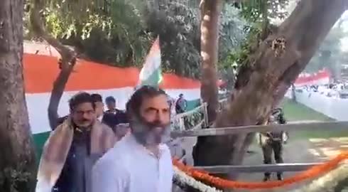 कांग्रेस कार्यालय में टी-शर्ट में पहुंचे जननायक Rahul Gandhi जी
#CongressFoundationDay