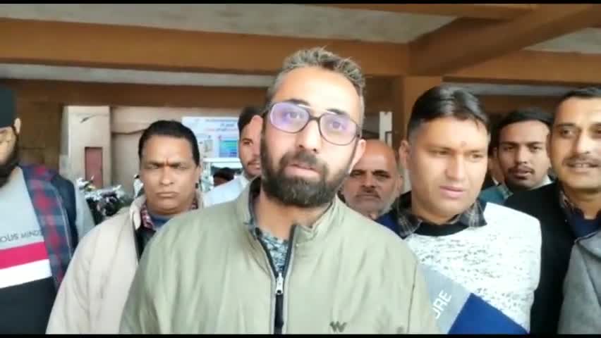 नेशनल हाईवे के निर्माण कार्य के चलते फैली मिट्टी व कीचड़ से सरकाघाट की जनता परेशान
#sarkaghat 
#nationalhighway 
#sdm