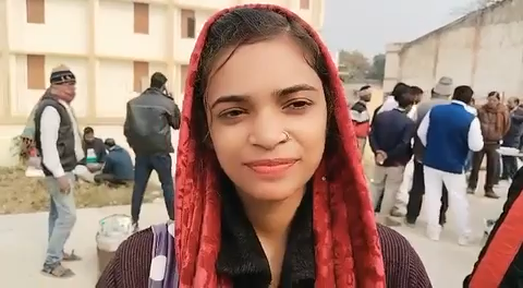 #बेगूसराय में #नगर_निगम के वार्ड संख्या 31 से #प्रियंका_कुमारी सबसे कम उम्र की वार्ड पार्षद बनी हैं। उनके पिता जितेंद्र कुमार राम एक सफाई कर्मी हैं।