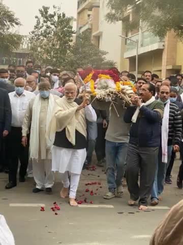 “हीरा बा” अंतिम यात्रा पर
#HeerabenModi #omsanti