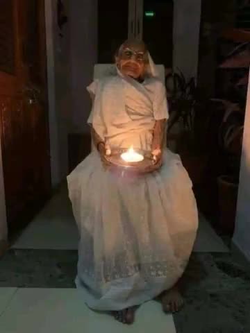 #दुखद

एक #क्रांतिकारी_लाल को जन्म देने वालीं भारत के यशश्वी प्रधानमन्त्री श्री #narendramodi जी की पूज्य माताजी हीराबेन जी का निधन अत्यंत पीड़ादायक है।