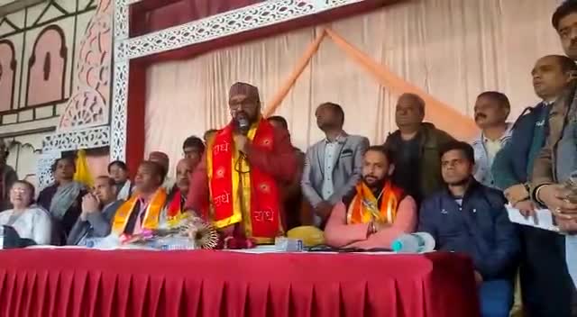 आगरा:-नववर्ष के अवसर पर कैबिनेट मंत्री योगेंद्र उपाध्याय ने गरीबों को बांटे कम्बल-#समाचार_राइट