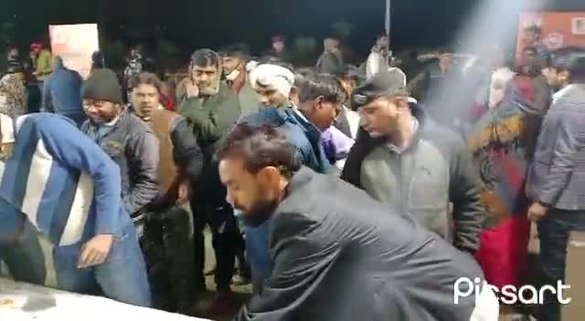 दारू नही दूध के साथ करे नवबर्ष की शुरुवात की सोच रखते हुए sms अस्पताल के सामने 10क्विंटल दूध वितरण किया #ravindrasapotra