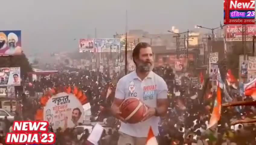 आज यात्रा का एक विहंगम #दृश्य भारत जोड़ो यात्रा मे दिल खोलकर समर्थन में और नफरत के खिलाफ खड़ी है जनता #राहुल गाँधी