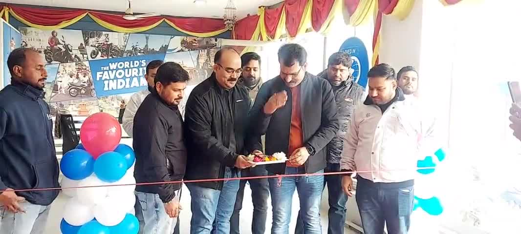 डिजिटल लॉन्च इवेंट (बजाज पल्सर पी -150 एसडी/टीडी और प्लेटिना 110 एबीएस) को चतुर्भुज मोटर्स में विमल द्विवेदी ने किया लॉन्च
#नर_सेवा_नारायण_सेवा 
#सेवक_हूँ_सेवक_ही_रहूँगा 
#विमलद्विवेदी