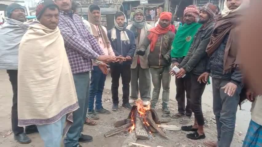 चेरिया बरियारपुर: ई रिक्शा चालक के द्वारा मंझौल सत्यराचौक पर अल्वा के व्यवस्था चंदा द्वारा किया गया  #मंझौल