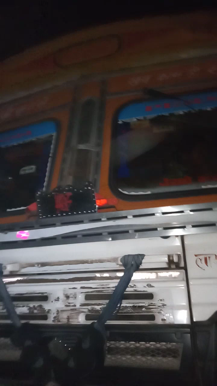 परिहार: हमारे गांव सिंगवाहिनी छोटी में ओवर लोड ट्रक द्वारा कई लाइन  #तार टूट गया न्यूज
एंकर ﻿#anil kumar contact number
88253991