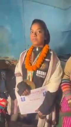 _*#राँची* की रहने वाली *रागिनी कश्यप राशन का चावल* खाकर *पॉवर लिफ़्टिंग चैम्पियनशिप में 3 गोल्ड मेडल* जीतकर लौटी है। रागिनी की *माँ दूसरे के घर दाई* का काम करती है और *पिता बाज़ार में मज़दूरी* करते हैं। एक *भाई है जो दिव्यांग* है। रागिनी को