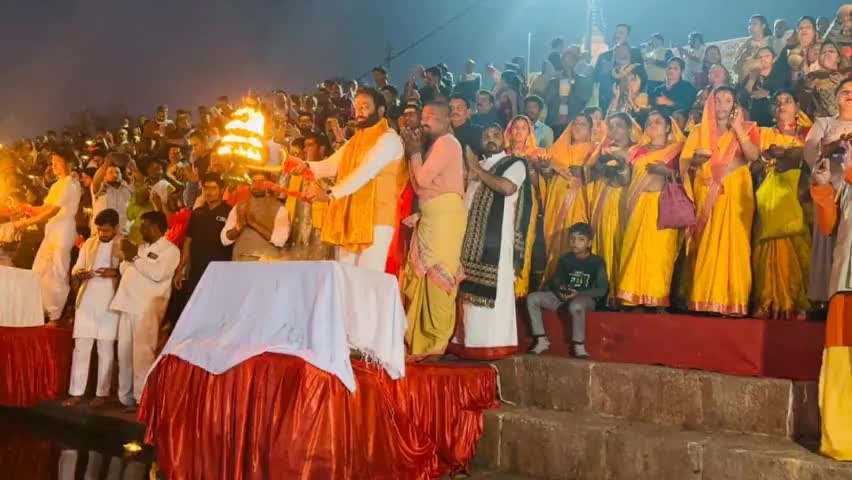 दिनांक 6 जनवरी 2023 को पूर्णिमा की संध्या एवं छत्तीसगढ़ के #छेरछेरा_तिहार के अवसर पर श्री राष्ट्रीय करणी सेना छ.ग. द्वारा महादेव घाट रायपुर में आयोजित "खारुन गंगा मैया एवं हटकेश्वर महादेव की महाआरती का आयोजन" सम्पूर्ण विधि विधान से किया गया