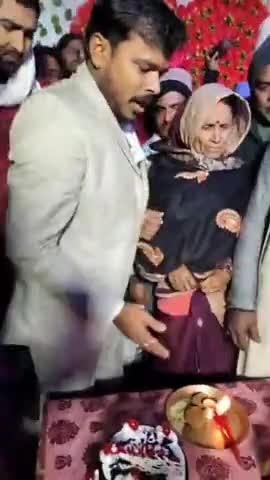 भोजपुरी आवाज के जाने-माने चेहरा #प्रमोद_प्रेमी_यादव के जन्मदिन की कुछ यादगार छोटी सी वीडियो....