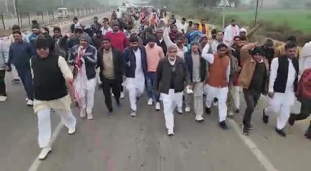 लोहारू हल्के के वरिष्ठ कांग्रेस नेता व पूर्व जिला प्रमुख #भाई_राजबीर_फरटिया हजारों साथियों व सैकङों गाङियों के काफिले के साथ भारत जोङो महारैली पानीपत के लिए हुए रवाना।