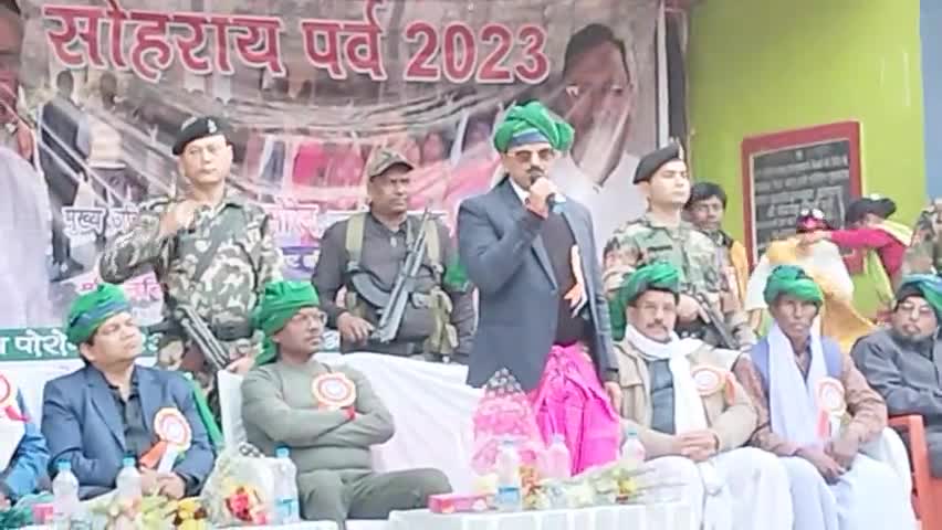 दुमका: दुमका इनडोर स्टेडियम में आयोजित सोहराय पर्व में पहुंचे Dumka Sp #Dumkaजिला