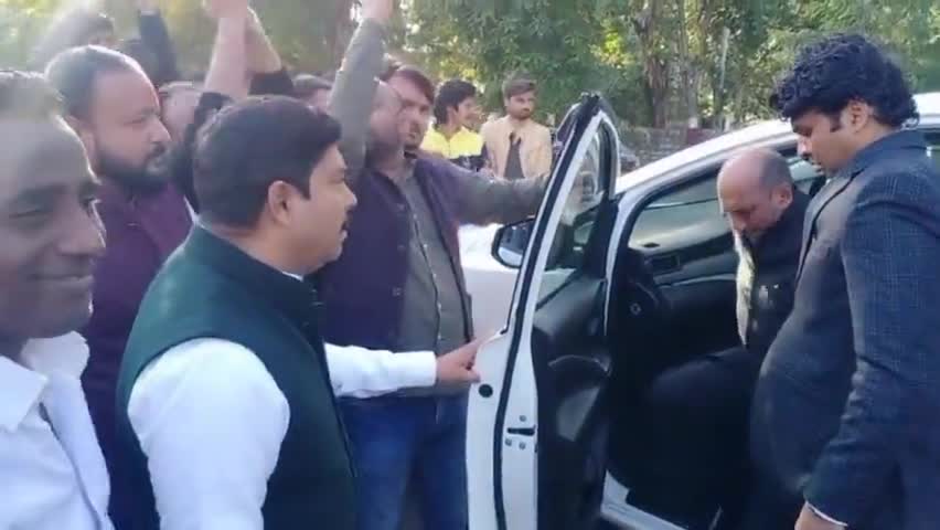 आज म.प्र.काँग्रेस कमेटी के प्रभारी जे.पी.अग्रवाल जी का #अमित_शर्मा_जी के निजी कार्यालय पर भव्य स्वागत किया गया ।।