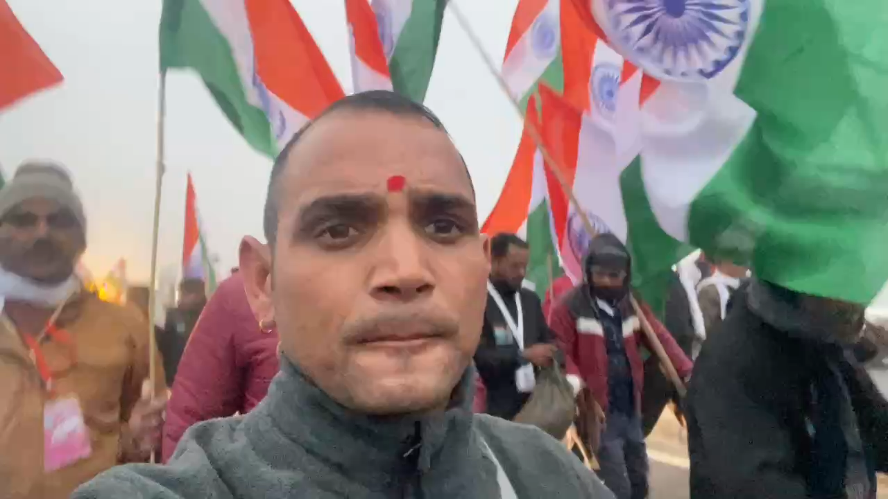 राहुल गांधी जी के साथ #भारत_जोड़ों_यात्रा 🇮🇳 में कदम से कदम मिलाने का आज अवसर प्राप्त हुआ ।

नफरत के खिलाफ लड़ाई में हम सब एक हैं ।

#BharatJodoYatra
