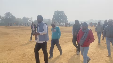 फुल्लीडुमर प्रखंड के रंगनिया मैदान पर 2 दिवसीय फ़ुट्बॉल टूर्नामेंट का उद्घाटन किये।
#SharadYadav #RajendraYadav #बाँका #बेलहर