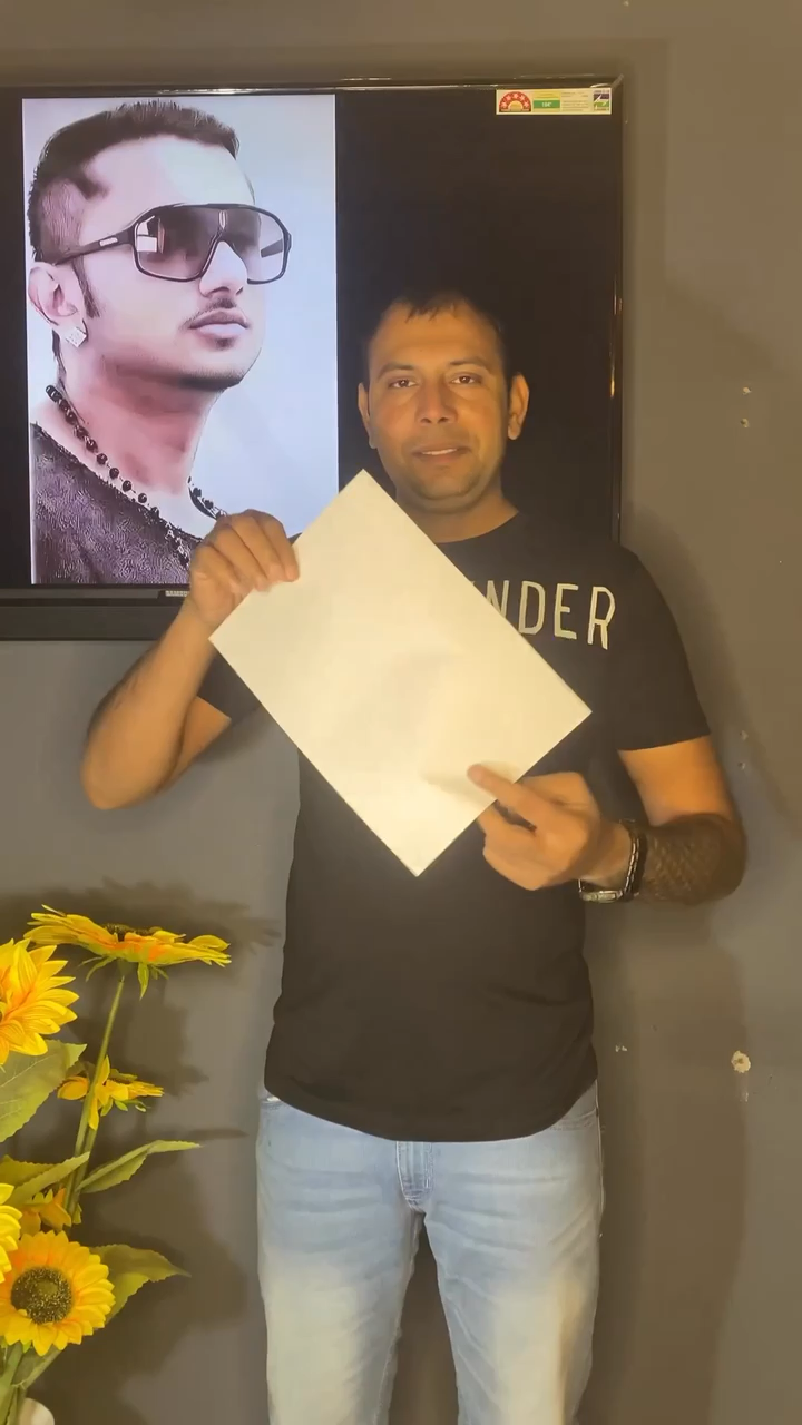चरखी दादरी: Honey Singh portrait by paper cutting #honeysingh