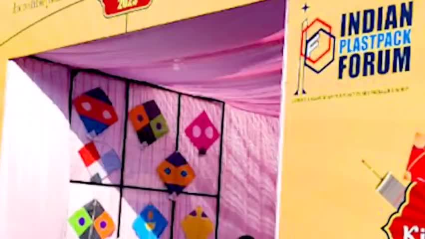 पतंग यानी उत्साह, पतंग यानी उल्लास....

पतंग की डोर हाथ में लेते ही मन आनंदित हो उठा। #PBDIndore #पधारो_म्हारे_घर
