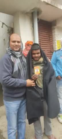 #महनार के भाजपा नेता दिलीप सिंह ने आज पुनःसेवा समर्पण सहयोग कार्यक्रम के तहत 14 वा दिन महनार नगर परिषद के वार्ड नंबर 21 एवं 26 के बढ़ई टोला के बाबा भोलेनाथ मंदिर का पूजन कर गरीब असहाय  325 परिवार के बीच घर घर जाकर कंबल वितरण किया ..