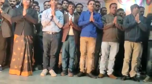 #मध्यप्रदेश : 💐#JNV💐 पन्ना में भूतपूर्व छात्र सम्मेलन में  #नवोदय प्रार्थना गायन कर #नवोदय की यादों को किया पुनर्जीवित