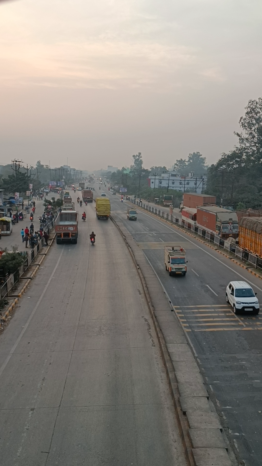 थाना चौराहा सहजनवा का अद्भुत दृश्य जहां पर आए दिन दुर्घटनाएं होती रहती है #sahjanwa #ajeetsinghmj #npsahjanwa #thana